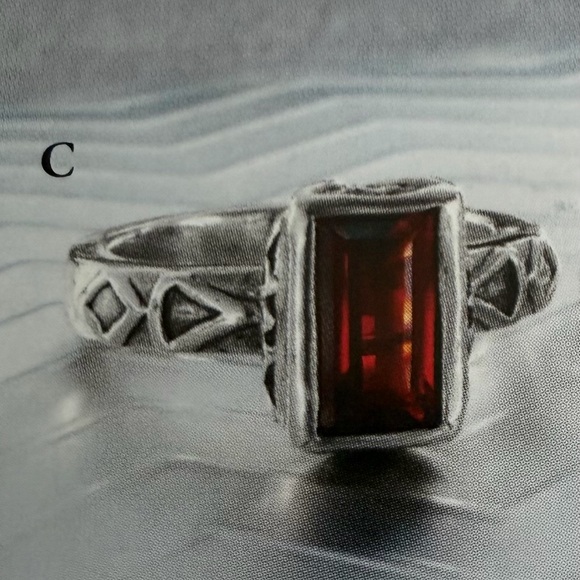 Silpada Vintage Hammered Sterling Silver SUNGLOW Faceted Garnet Ring in Size 6.5